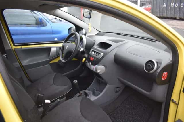 Peugeot 107 (2009) thumbnail 5