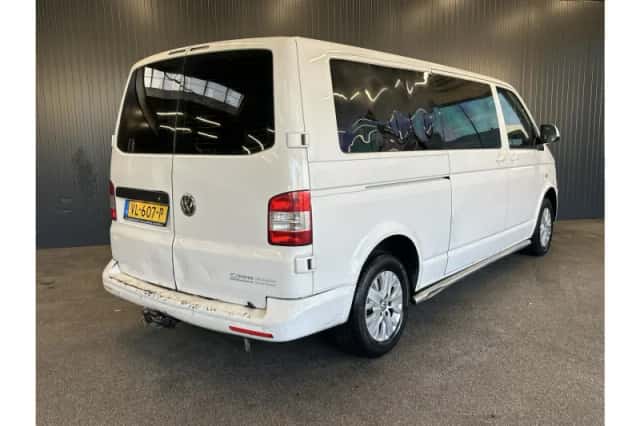 Volkswagen Transporter (2015) thumbnail 2