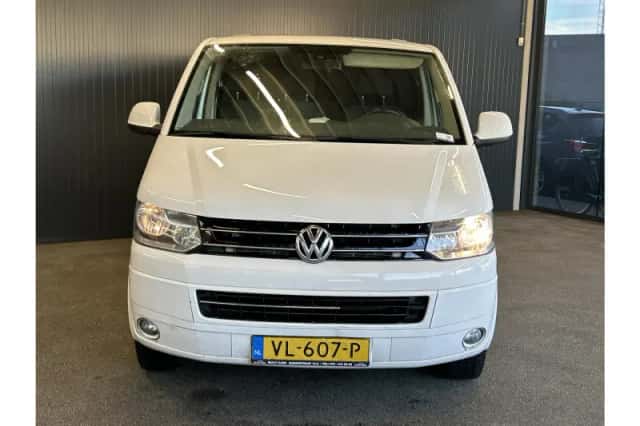 Volkswagen Transporter (2015) thumbnail 5
