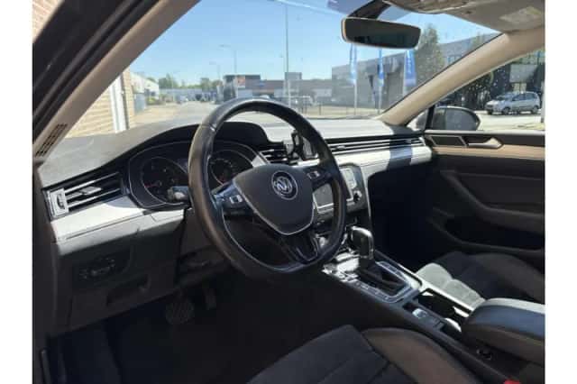 Volkswagen Passat (2015) thumbnail 3