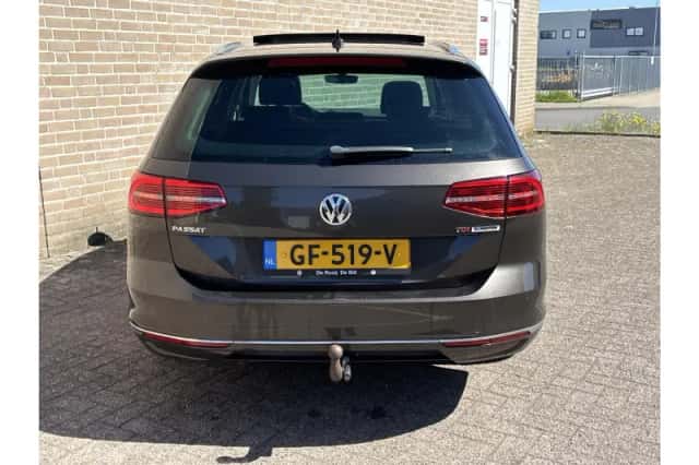 Volkswagen Passat (2015) thumbnail 6