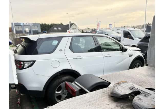 Land Rover Discovery Sport (2017) thumbnail 2