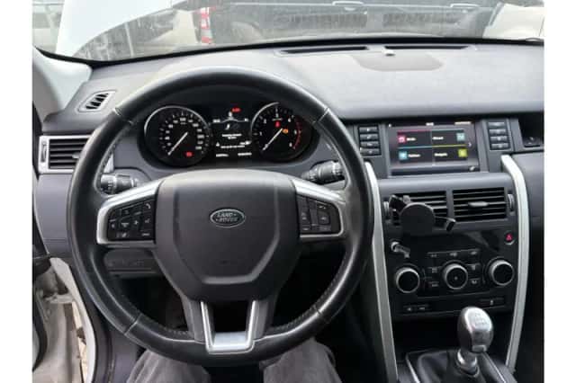 Land Rover Discovery Sport (2017) thumbnail 6