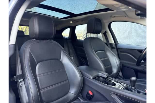Jaguar F-Pace (2016) thumbnail 4