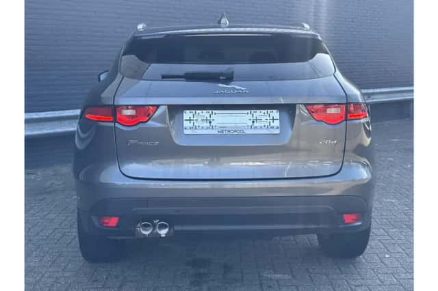 Jaguar F-Pace (2016) thumbnail 6
