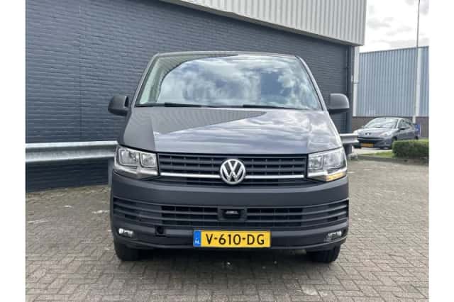 Volkswagen Transporter (2017) thumbnail 5