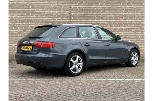Audi A4 (2009) thumbnail 2
