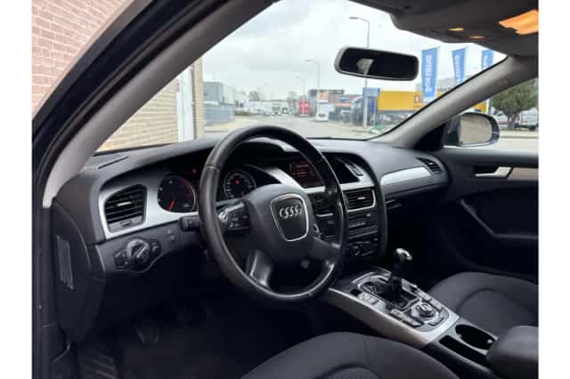 Audi A4 (2009) thumbnail 3