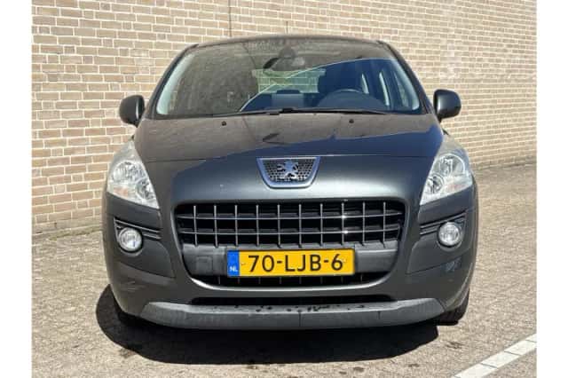 Peugeot 3008 (2010) thumbnail 5