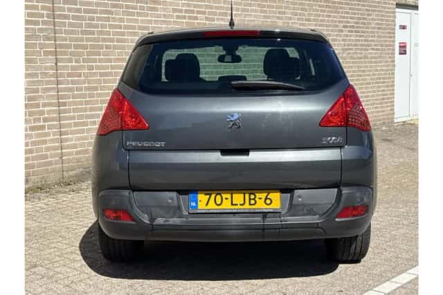 Peugeot 3008 (2010) thumbnail 6