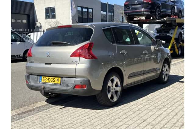 Peugeot 3008 (2009) thumbnail 2