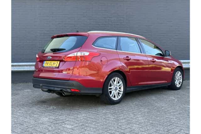 Ford Focus (2012) thumbnail 2