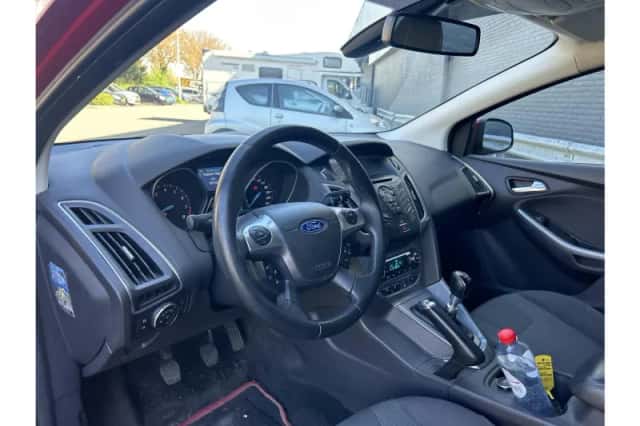 Ford Focus (2012) thumbnail 3
