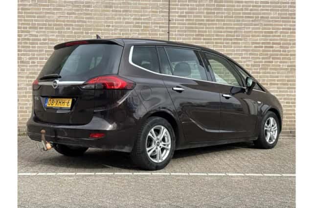 Opel Zafira (2012) thumbnail 2