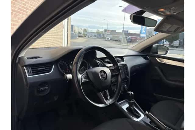 Škoda Octavia (2018) thumbnail 3