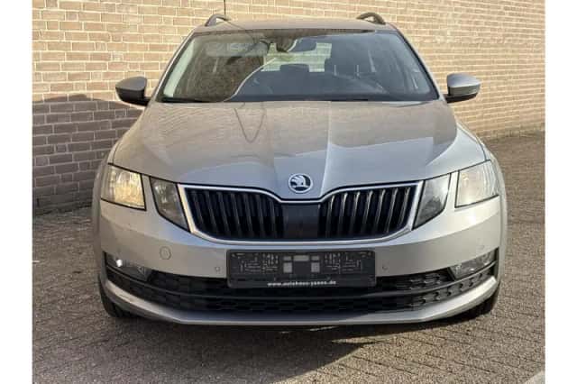 Škoda Octavia (2018) thumbnail 5