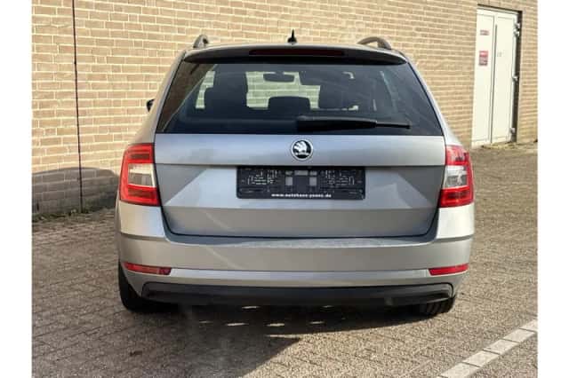 Škoda Octavia (2018) thumbnail 6