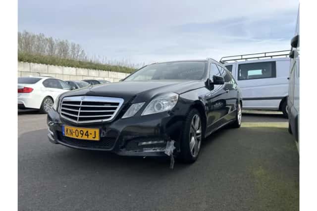 Mercedes-Benz E-Klasse (2012) thumbnail 2