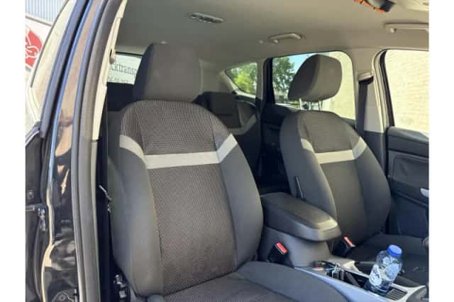 Ford Kuga (2011) thumbnail 4