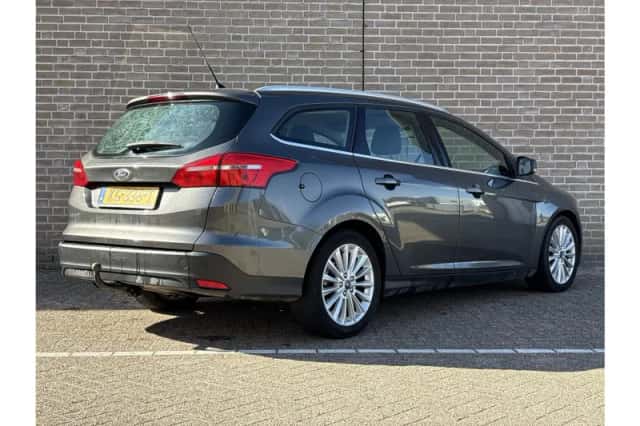 Ford Focus (2016) thumbnail 2