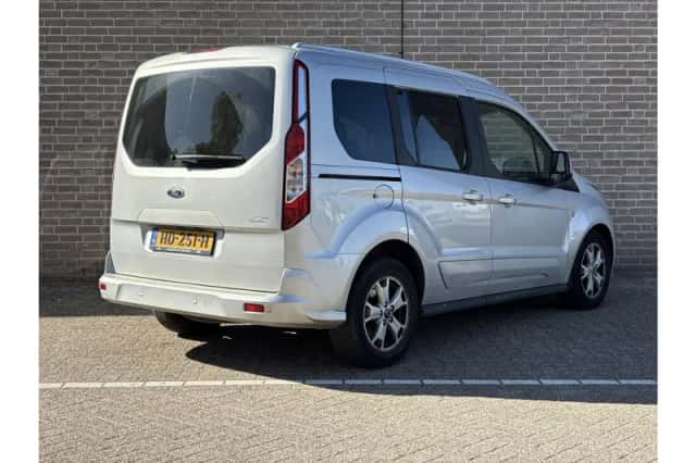 Ford Tourneo Connect (2015) thumbnail 2