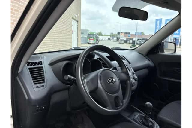 Kia Soul (2009) thumbnail 3