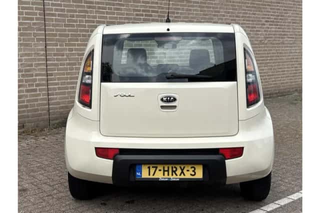 Kia Soul (2009) thumbnail 6