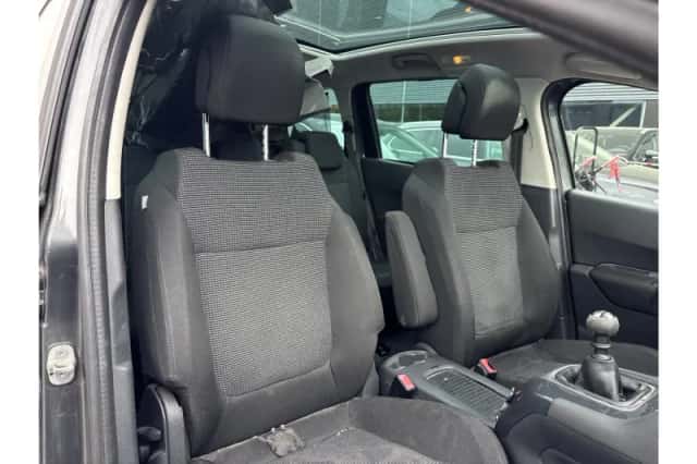 Peugeot 5008 (2011) thumbnail 4