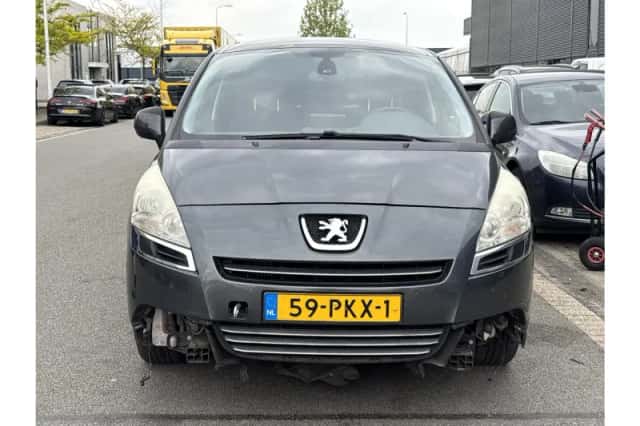 Peugeot 5008 (2011) thumbnail 5