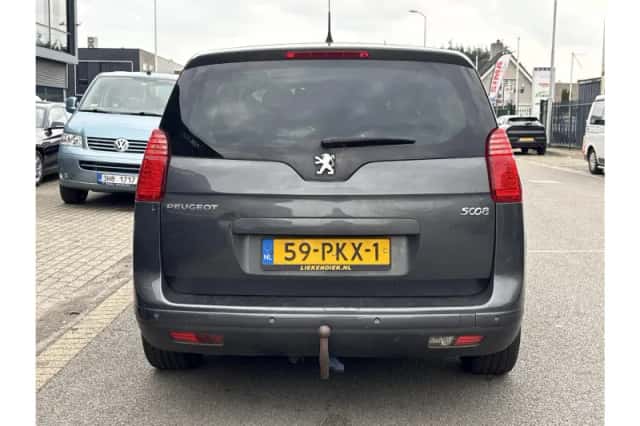 Peugeot 5008 (2011) thumbnail 6