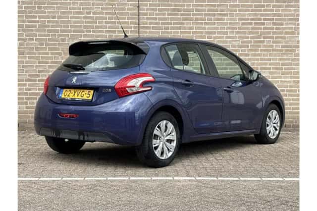 Peugeot 208 (2012) thumbnail 2