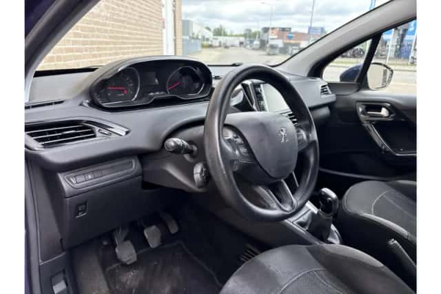Peugeot 208 (2012) thumbnail 3