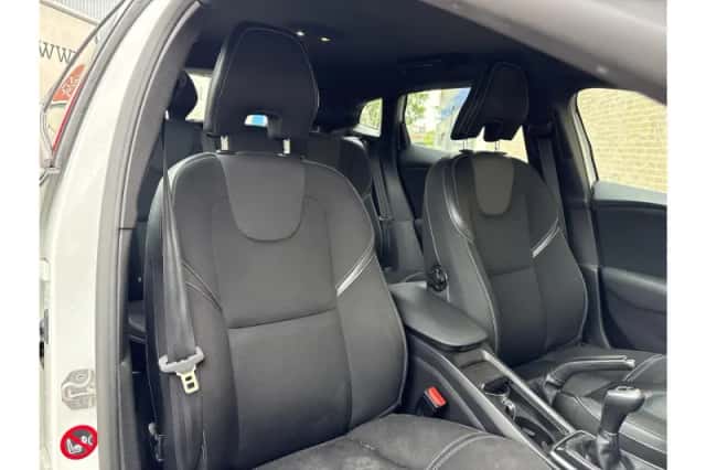 Volvo V40 (2016) thumbnail 4