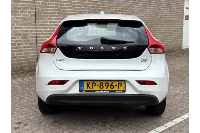 Volvo V40 (2016) thumbnail 6