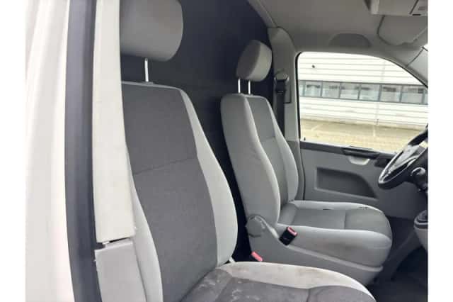 Volkswagen Transporter (2013) thumbnail 4