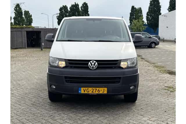 Volkswagen Transporter (2013) thumbnail 5