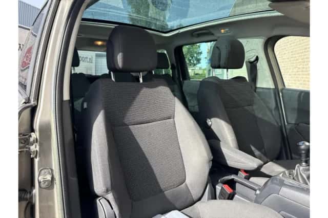 Peugeot 5008 (2013) thumbnail 4