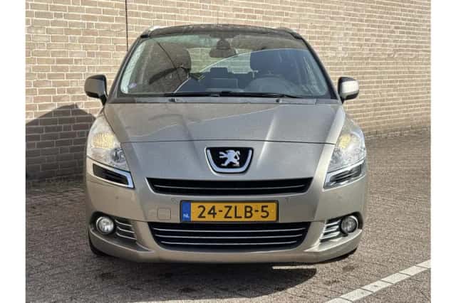 Peugeot 5008 (2013) thumbnail 5