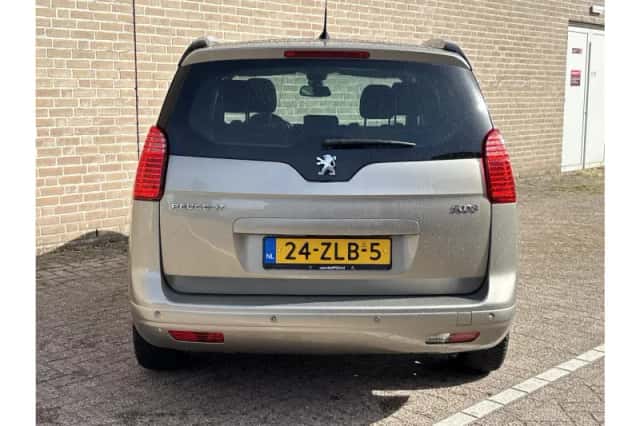Peugeot 5008 (2013) thumbnail 6