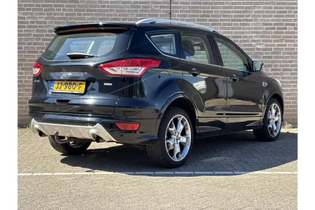 Ford Kuga (2016) thumbnail 2