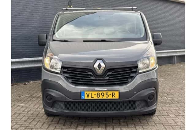 Renault Trafic (2015) thumbnail 5