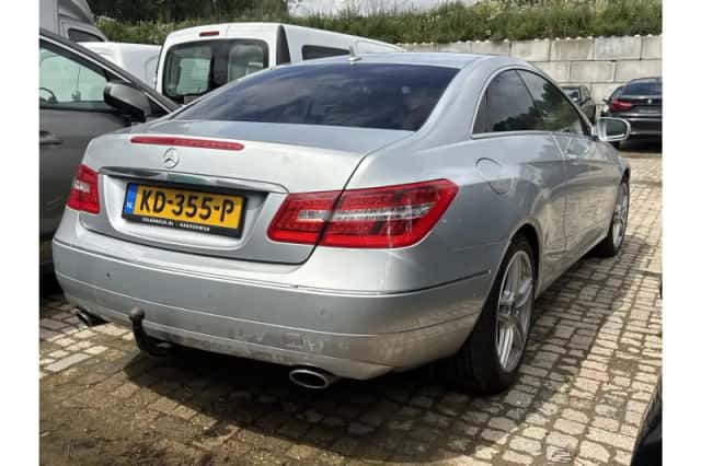 Mercedes-Benz E-Klasse (2009) thumbnail 2