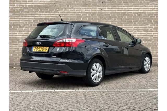 Ford Focus (2012) thumbnail 2