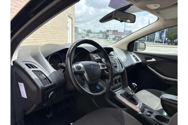 Ford Focus (2012) thumbnail 3