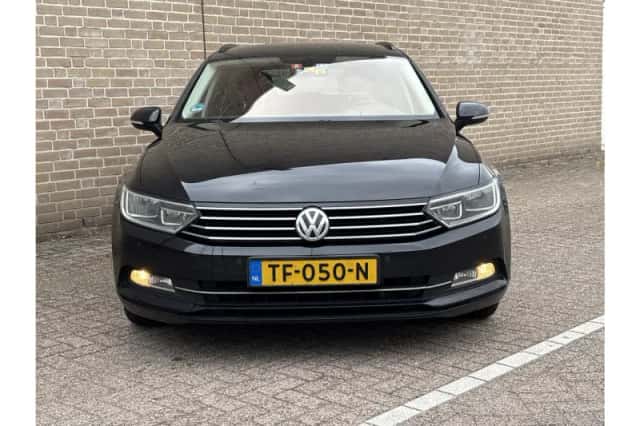 Volkswagen Passat (2015) thumbnail 5