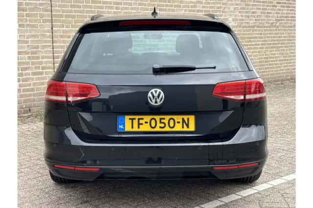 Volkswagen Passat (2015) thumbnail 6