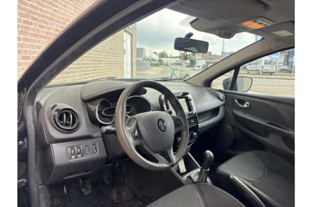 Renault Clio (2014) thumbnail 3