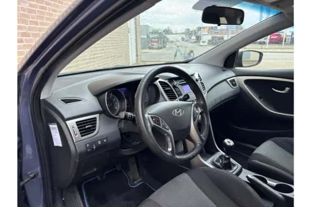 Hyundai i30 (2013) thumbnail 3