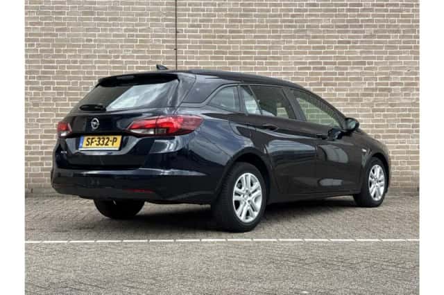 Opel Astra (2018) thumbnail 2