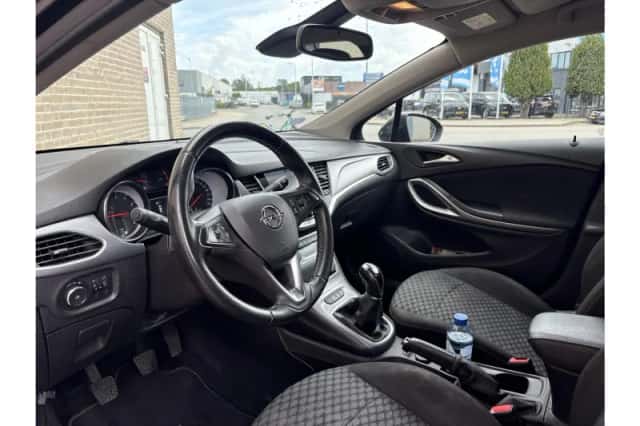 Opel Astra (2018) thumbnail 3
